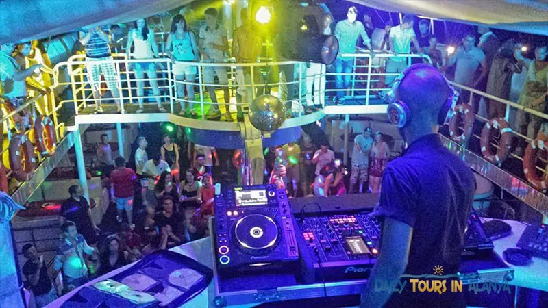 Ночная дискотека в Алании на яхте Старкрафт image 13