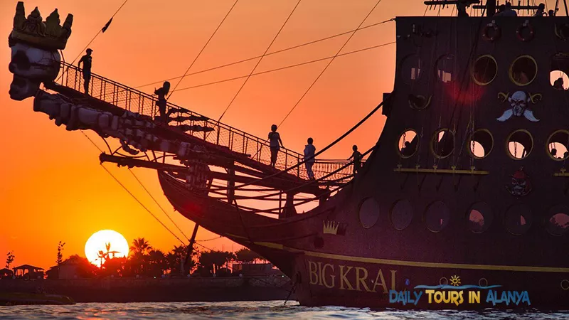 Big Kral Sunset Boat Tour image 2