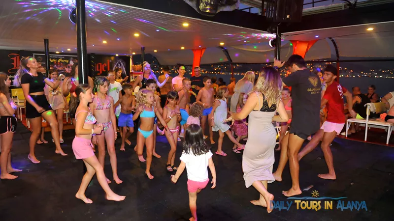 Alanya All Inclusive Night Party Boat Tour image 1