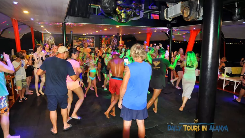 Alanya All Inclusive Night Party Boat Tour image 7