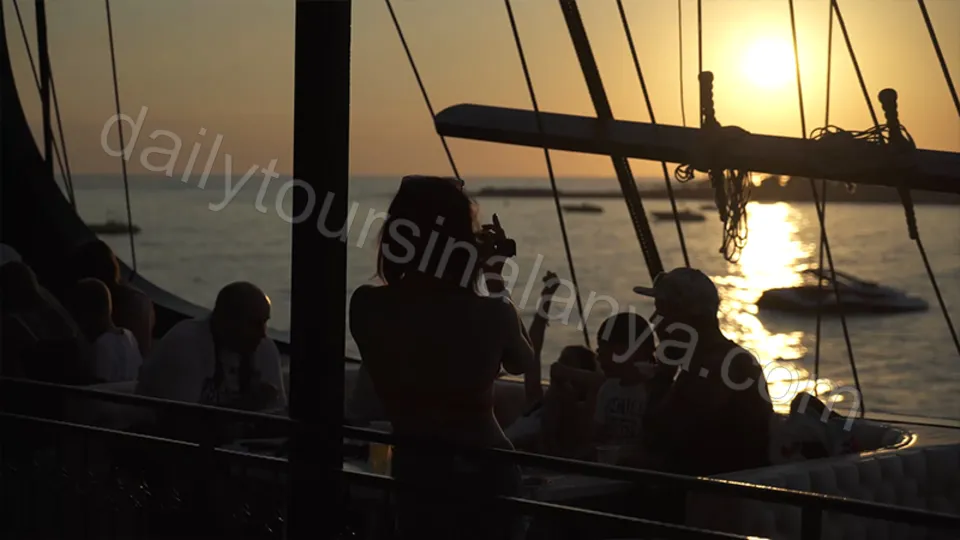 Big Kral Sunset Boat Tour photo 4