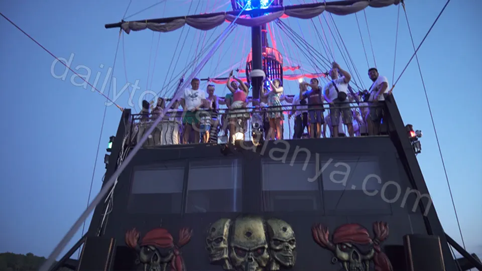 Big Kral Sunset Boat Tour photo 9