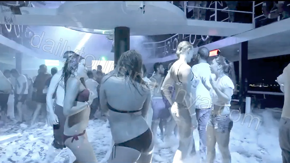 Alanya Starcraft Night Party Boat Tour photo 12