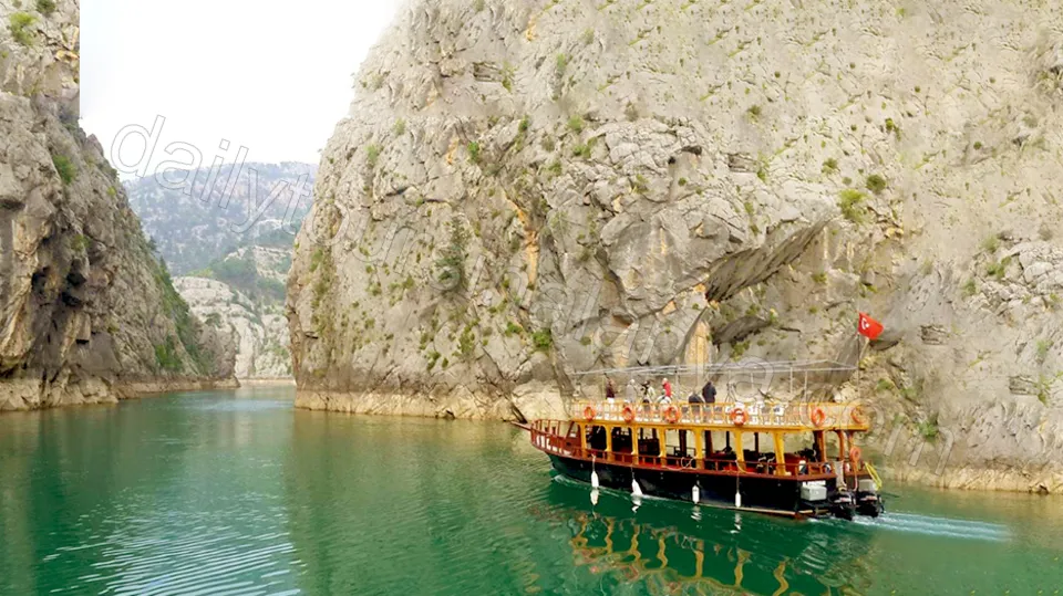 Green Canyon Boat Tour photo 12