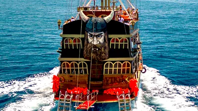 Викингская яхта в Алании