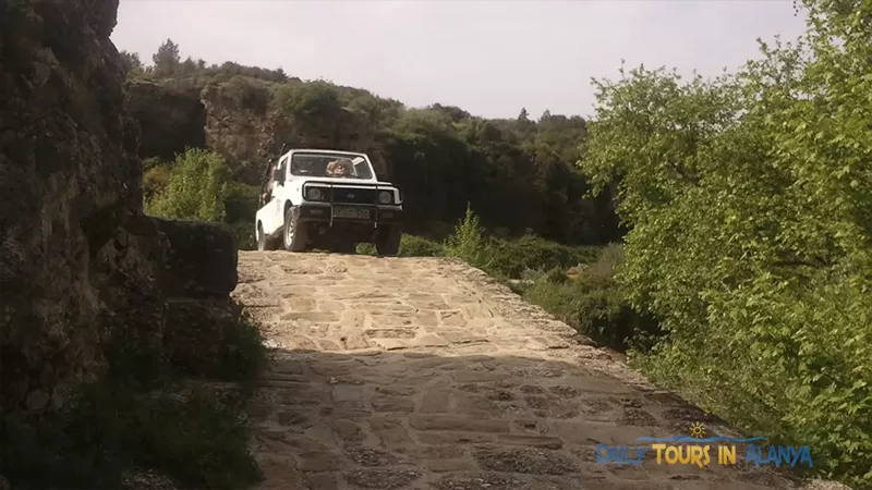 Green Canyon Jeep Safari image 31