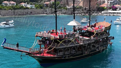 Croazieră Barca Piraților Titanic Alanya