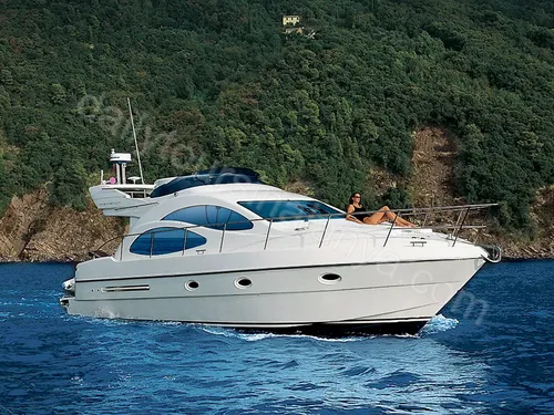 La Perla rental yacht photo