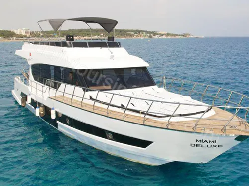 Miami Deluxe rental yacht photo